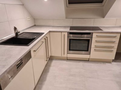 2-Zimmer-Dachgeschosswohnung mit Einbauküche in Köln Porz Grengel