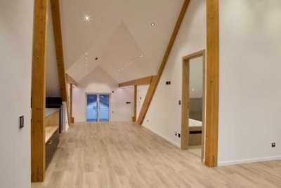 Exklusives Wohnen in Schönhofen: 4-Zimmer-Dachtraum mit Einbauküche, großer Terrasse und Naturblick