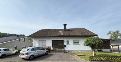 Attraktives Einfamilienhaus mit Einliegerwohnung in Bergneustadt-Pernze