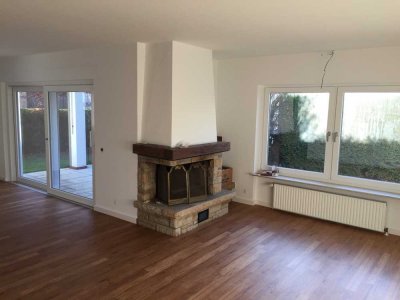 Freistehendes EFH mit ELW, Garage und Garten mit gehobener Ausstattung