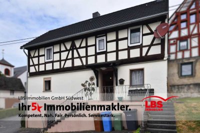 Fachwerkhaus mit großem Grundstück
und Gestaltungspotenzial