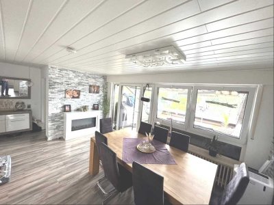 Moderne 4-Zi.-DG-Wohnung in Ortsrandlage mit herrlicher Aussicht