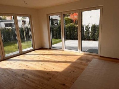 NEUBAU!!! Stilvolle 3-Zi.-Wohnung mit EBK, Garten und TG