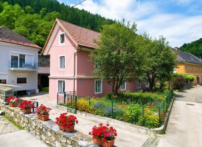 Einfamilienhaus mit Zusatzwohnung (Einliegerwohnung) + Studio – selten: 4 Garagen | 279.000 €