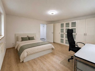 Modern renoviertes 1-Zimmer-Apartment mit Erdgeschossflair & Möblierung - Trudering
