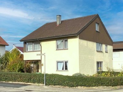 Freistehendes, zweistöckiges Einfamilienhaus mit sonnenverwöhntem Garten und Garage in Neckarsulm