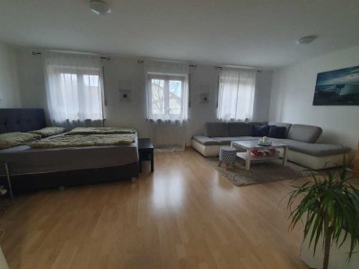 Schöne 1-Zimmer-Erdgeschosswohnung mit Einbauküche in Pliening