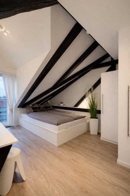 Erstbezug nach Sanierung! Tolles, vollmöbliertes Dachgeschoss Apartment in guter Lage mit Aufzug