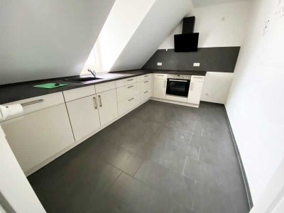 Altbau-Dachgeschosswohnung mit Aufzug