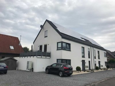 Moderne Maisonettewohnung mit Dachterrasse, 2 Bädern & Top-Energieeffizienz (A+) in Baesweiler