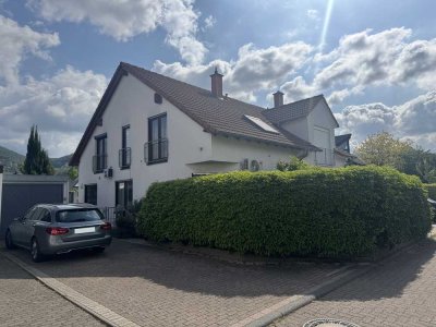 sanierte 5-Zimmer-Doppelhaushälfte mit gehobener Innenausstattung und EBK