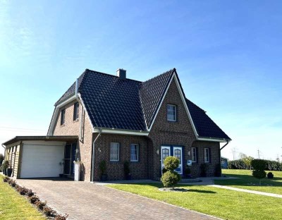 Alleinlage! - Neuwertiges Friesenhaus in KfW 55-Standard auf dem Lande