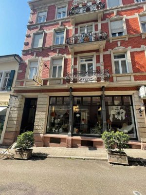 4-Zimmer Altbauwohnung mit Balkon in Baden-Baden Innenstadt