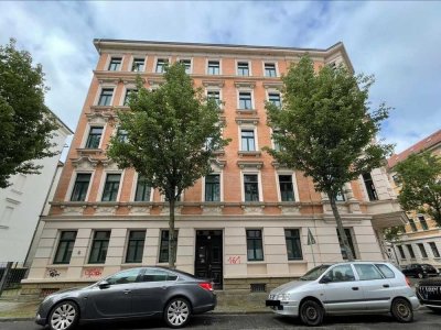 Lichtdurchflutete 2-Zimmer-Dachgeschosswohnung mit Tageslichtbad in Neustadt-Neuschönefeld