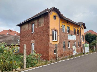 Reduzierter Kaufpreis - Mehrfamilienhaus zum Wohnen und/oder Gewerbe in 06217 Merseburg – Kötzschen