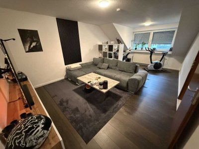 Schöne, ruhige jedoch zentral gelegene 2-Zimmer-DG-Wohnung mit TG-Stellplatz