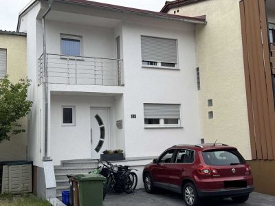 Modernes Reihenmittelhaus in zentraler ruhiger Lage