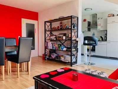 #Schicke 2,5 Zimmer mit EBK und Dach-Terrasse und Ausblick auf Altenburg!