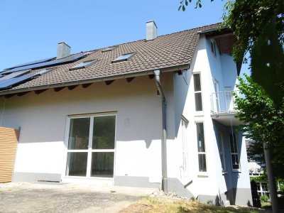 Großzügige Doppelhaushälfte mit Garage und Stellplatz in Herzogenaurach-Nähe Dohnwald