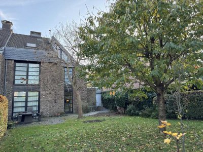 Individuell geplantes Architektenhaus mit besonderem Charme und großzügigem Raumkonzept!! Tolle Lage