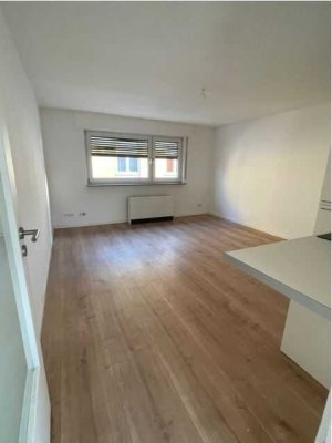 Liebevoll sanierte Altbauwohnung mit großer Wohnküche in renoviertem Altbau!