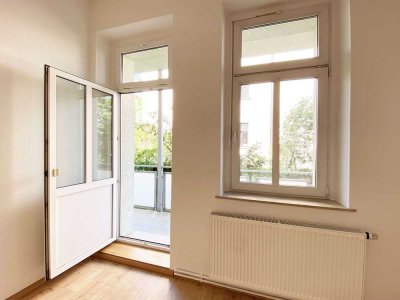 Gemütliche 2-Zimmer-Wohnung mit Einbauküche und Balkon im Hochparterre in Striesen