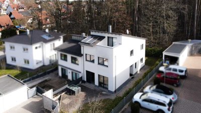 Wohnkomfort auf höchstem Niveau, Solaranlage, Einbauküche, zwei Stellplätze in Büchenbach!!!