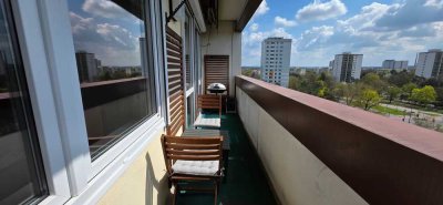 Provisionsfrei: modernisierte 2-Zimmer-Wohnung mit Fernblick, Küche & Stellplatz