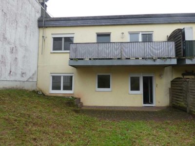Gemütliche Wohnung mit eigenem Garten in schöner Lage von Trier-Ruwer
mit viel Grün