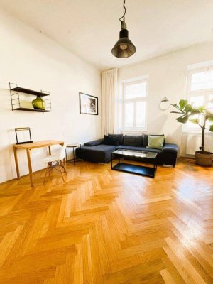 WOHNJUWEL: Elegante, modernisierte 2-Zimmer-Altbauwohnung in bester Lage ab sofort zu kaufen!