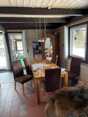 Für Sparfüchse und Holzfans ! 1 Fam.-Haus freist., gute Lage, 6 Zimmer, offener Kamin, 1.482 qm