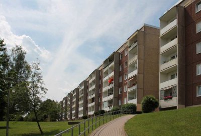 Platz für die ganze Familie - 4-Raum-Wohnung mit Badewanne und Balkon