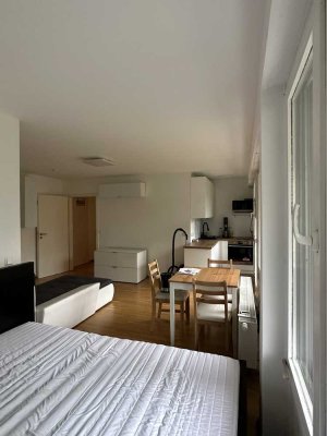 Gut geschnittene, helle 1-Zimmer Wohnung mit Schlafnische und großem Balkon