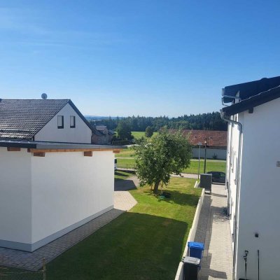 Erstbezug mit Balkon: Freundliche 3-Raum-Wohnung mit gehobener Innenausstattung in Iggensbach