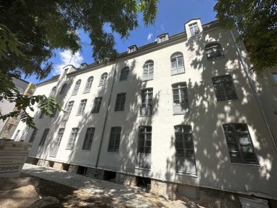 Großzügige 4-Raum-Erdgeschoss-Terrassenwohnung im ruhigen Hinterhaus, mit Stellplatz & Tageslichtbad