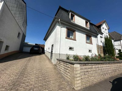 Heusweiler-OT, gepflegtes 1-FH,  5 ZKB, Garage, Garten