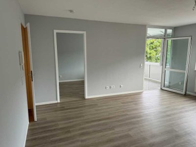 Natur & Stadt: Renovierte Zwei-Zimmer-Wohnung in Oberursel