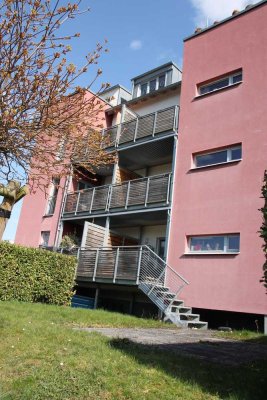 Weitblick und Ruhe, sehr schöne 2ZKBB, Niedrigenergiebauweise! Aufzug, barrierefrei, Carport