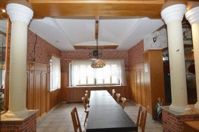 Einzigartiges großes Haus – Ein Ausbaupotential für nur € 556/m²!