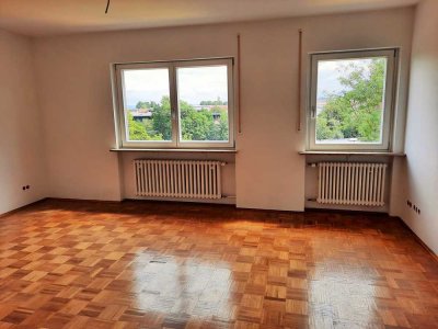 Sonnige, helle Wohnung, mit Balkon, in schöner, ruhiger Lage, angenehmes Wohnumfeld