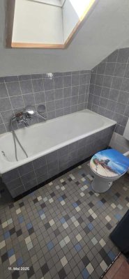 Kleine Freundliche 2-Zimmer-Dachgeschoss Wohnung in