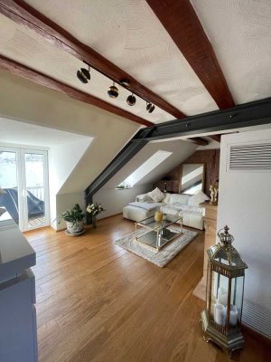 Exklusive Dachgeschosswohnung im renovierten Altbau mit Einbauküche in Kaiserslautern