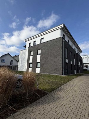 Stilvolle 2-Zimmer-Wohnung mit Sonnenbalkon, Aufzug & Stellplatz – Erstbezug nach Renovierung