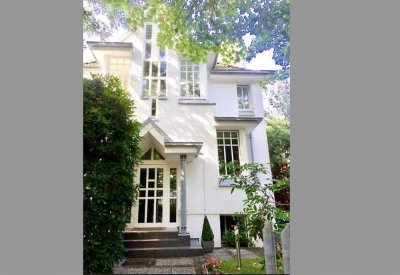 Groß Bortsel: Exklusive lichtdurchflutete Wohnung in ruhiger Lage mit großem Balkon&Blick ins Grüne