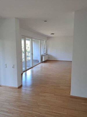 Zentrale 5-Zimmer Wohnung mit Balkon in Neuburg an der Donau