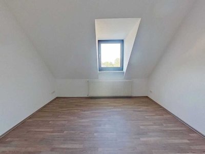 Schöne 2-Zimmer-Wohnung mit großer Küche und Wannenbad
