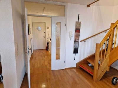 Helle, renovierte 4-Raum-Maisonette-Wohnung mit Balkon und Einbauküche in Traunstein