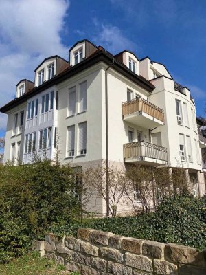 Preußisches Viertel: Helle Dachgeschoss-Wohnung mit drei Zimmern, zwei Balkonen und Lift
