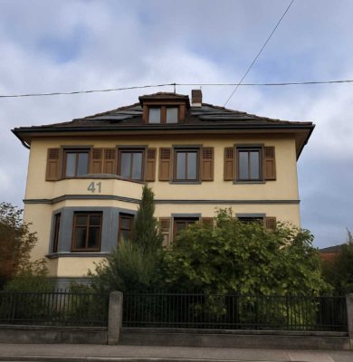 Großzügige 5-Zimmer-Wohnung in wunderschöner Jahrhundertwende Villa