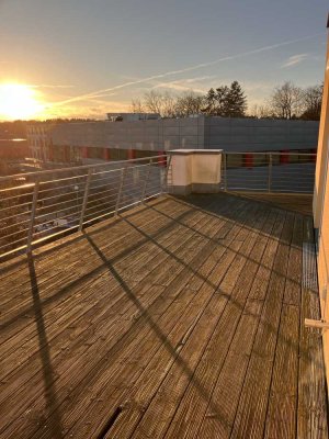 Lichtdurchflutete, 2- Zimmer Wohnung mit Dachterrasse